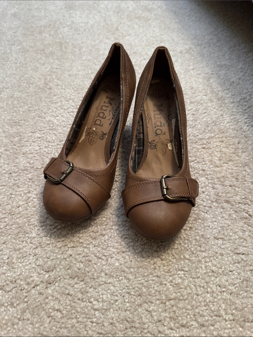 Women’s Brown Buckle Round-Toe wedge Pumps
